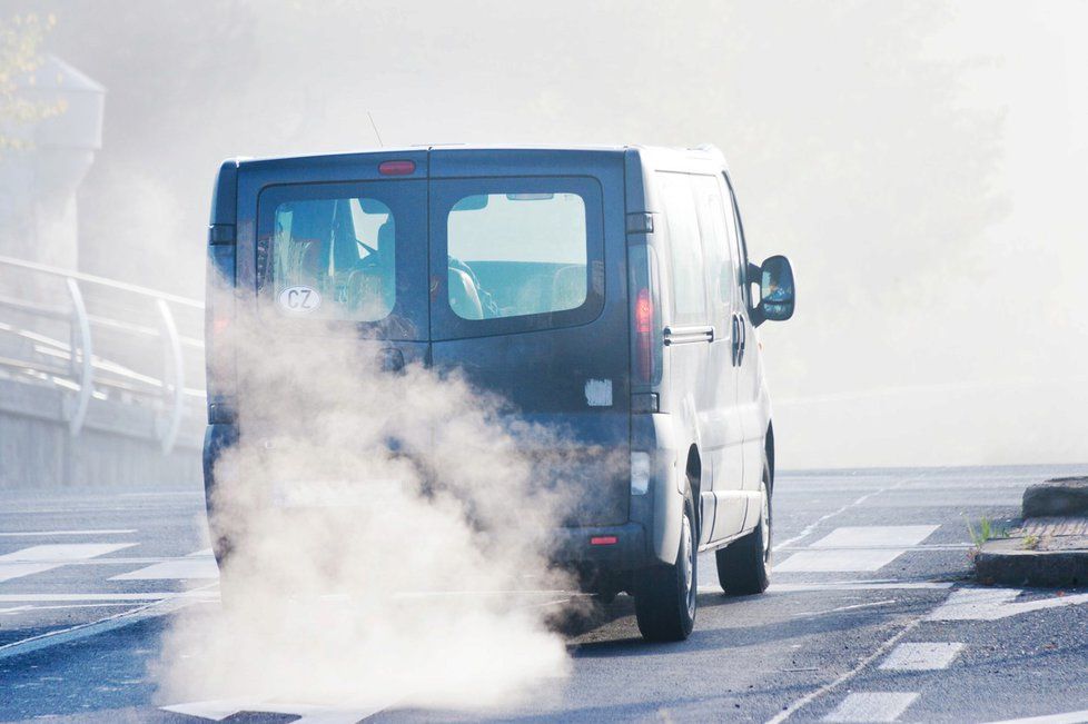 V době smogové situace chtějí lidovci v Brně nechat volný průjezd křižovatkami.