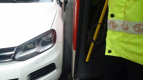 Řidička Volkswagenu zaparkovala vážně nešťastně