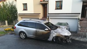 V Plzni žhář zapálil auto.