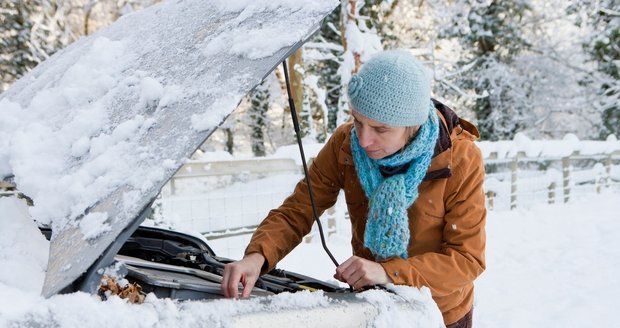 Máte auto připravené na zimu? Pokud ne, hrozí, že se dostanete do potíží!