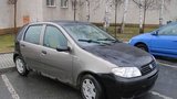 Kluk (13) ukradl sousedce-učitelce auto, přestříkal ho a jezdil: Čeká ho převýchova