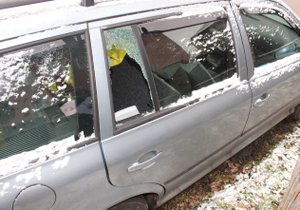 Recidivista se v Ostravě zaměřil na auta, "vyluxoval" jich devadesát!