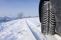Přezujte na zimní pneumatiky, jinak vám hrozí pokuty! Od kdy do kdy je musíte mít?