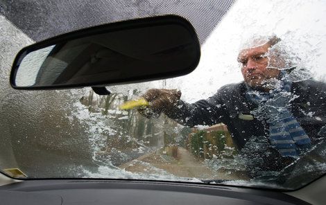 Bez garáže je zima svozem plná nevděčných činností.