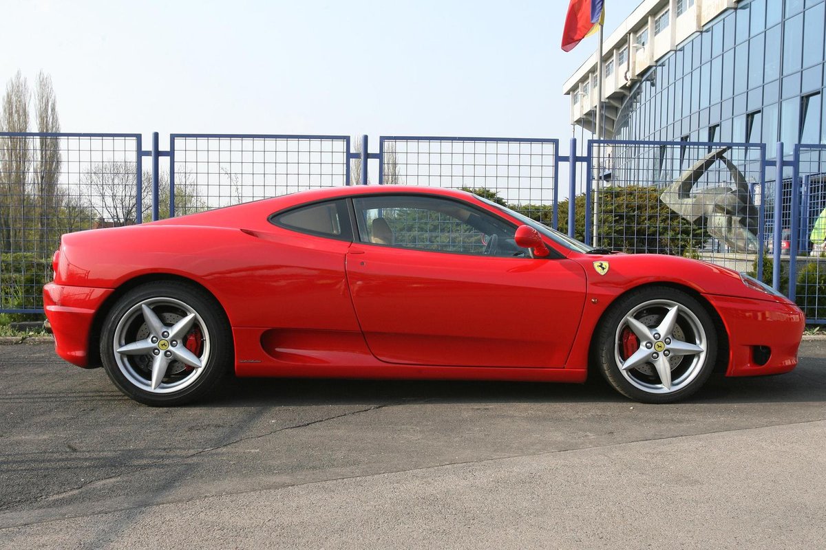 Co všechno už Leoš vystřídal: Ferrarri 360 Modena 2003 3 600 000 Kč Vytoužené ferrrari si moderátor pořídil za první velké vydělané peníze.