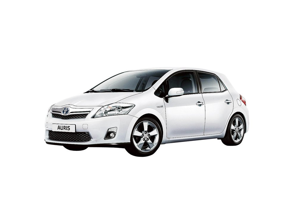 Toyota Auris; nejlevnější benzin: třídveřový Terra Cool 1,33 Dual VVT-i 73 kW - cena po slevě 289 900 Kč; Nejlevnější nafta: pětidveřový Terra Cool 1,4 l D-4D 66 kW, 384 900 Kč; Tip BLESKu 299 900 Kč, motor: 1,33 73 kW, výbava: Terra Cool = základní výbava: mj. přední a boční airbagy, palubní počítač s ovládáním na volantu, rádio, ABS, dělitelná a polohovatelná zadní sedadla, klimatizace, kožený volant a hlavici řadicí páky, centrál s dálkovým ovládáním, litá kola. Tip je pětidveřová varianta s šestistupňovou převodovkou.