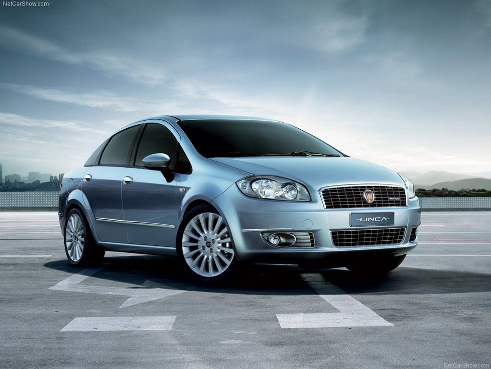 Fiat Linea; Nejlevnější benzin: Plus 1,4 57 kW - Cena po slevě 229 900 Kč; Nejlevnější nafta: Limousine 1.6 Multijet 77kW, 339 900 Kč; Tip BLESKu 259 900 Kč, Motor: 1.4 57kW, Výbava: Limousine = Základní výbava: mj. 2 airbagy, ABS, klimatizace, palubní počítač, centrální zamykání, přední mlhové světlomety. Verze Limousine nabízí navíc snížený podvozek, autorádio s ovládáním na volantu, kožený volant a řadicí páku, centrální zamykání na dálku, hlavové airbagy a mlhovky.