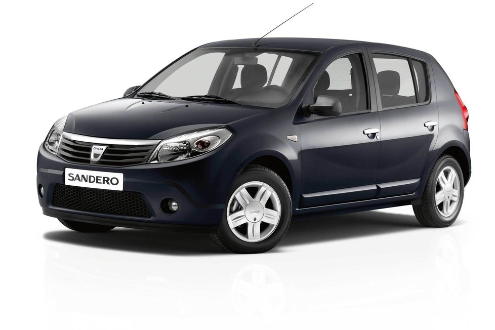 Dacia Sandero; Nejlevnější benzin: Access 1,2 55 kW - Cena po slevě 169 900 Kč; Nejlevnější nafta: Ambiance 1,5 dCi 55 kW, 244 900 Kč; Tip BLESKu  274 900 Kč, motor: 1,5 dCi 65 kW, výbava: Arctica = základní výbava: mj. airbag řidiče, ABS, imobilizér a multifunkční displej. Výbava Arctica přidává airbag spolujezdce, klimatizaci, posilovač, mlhovky, palubní počítač, centrální zamykání na dálkové ovládání, dělitelná zadní sedadla, výškově nastavitelný volant a sedadlo řidiče.
