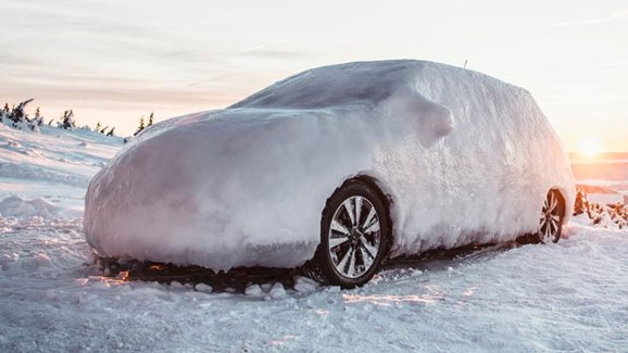 Vše kolem mrazu v autě: Jak vůz správně zahřívat? A co když zamrzne nafta?