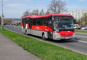 Společnost Arriva měla v srpnu problémy s nedostatkem řidičů, v září naopak s autobusy.