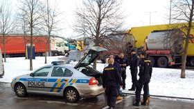 Policie při kontrole českého autobusu odhalila cestující s neplatnými doklady