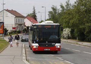 Autobusy budou na řadě míst v Praze jezdit jinak (ilustrační foto).