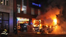V centru Prahy hořel autobus soukromého dopravce.