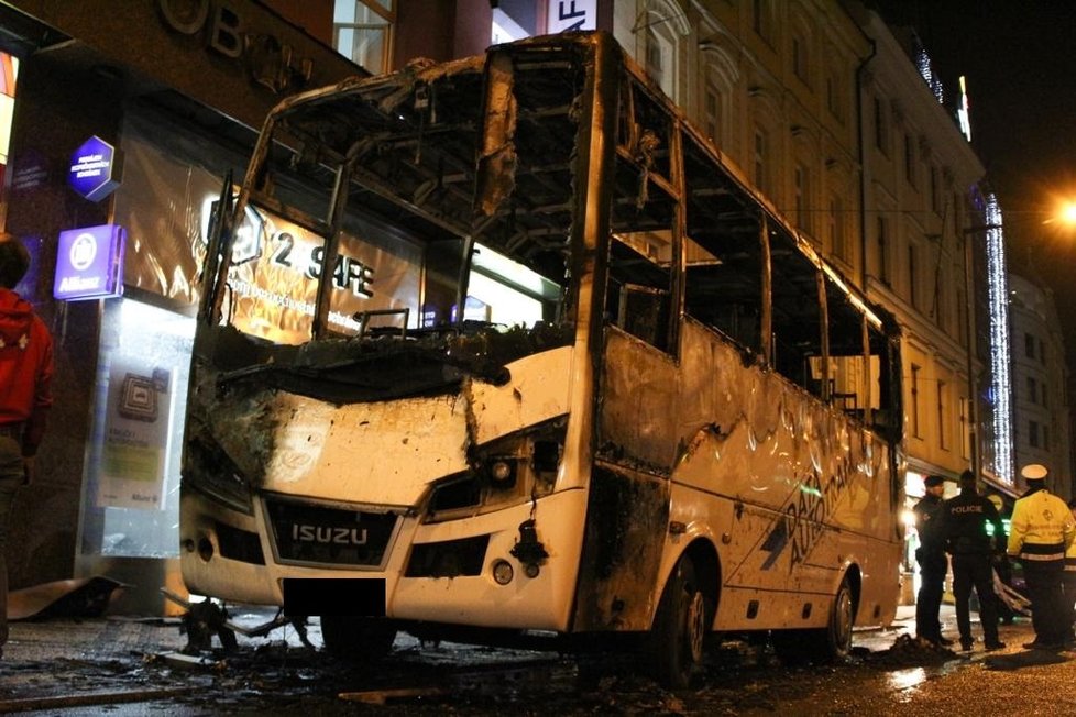 V centru Prahy hořel autobus soukromého dopravce.