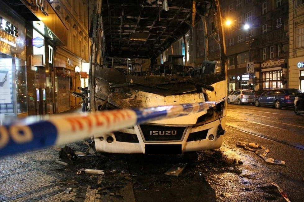 V centru Prahy hořel autobus soukromého dopravce.