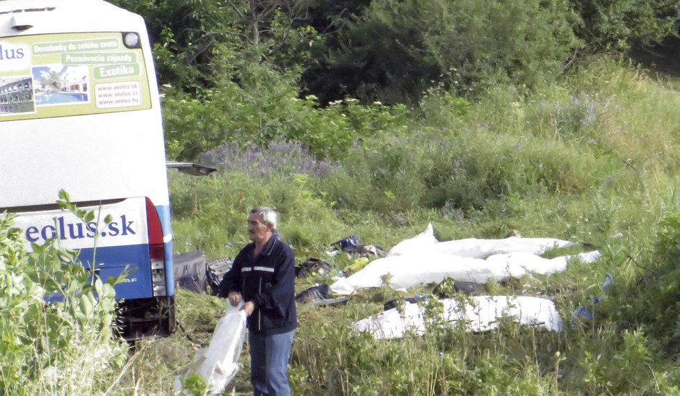 Autobus s českými a slovenskými turisty havaroval cestou z Řecka v Srbsku.