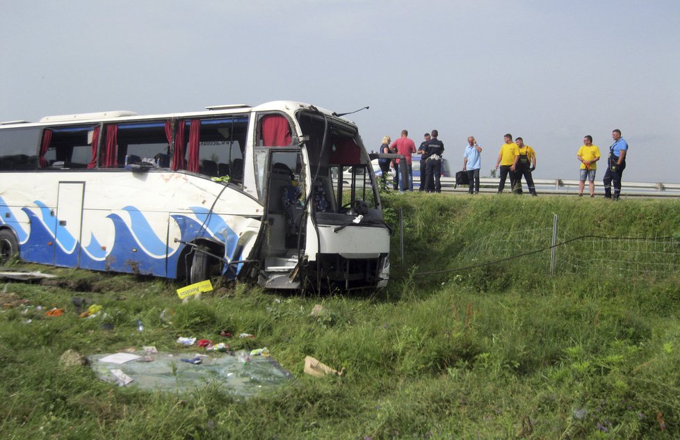 Autobus s českými a slovenskými turisty havaroval cestou z Řecka v Srbsku.