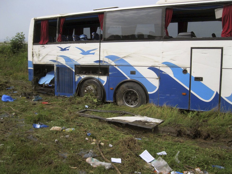 Autobus s českými a slovenskými turisty havaroval cestou z Řecka v Srbsku.