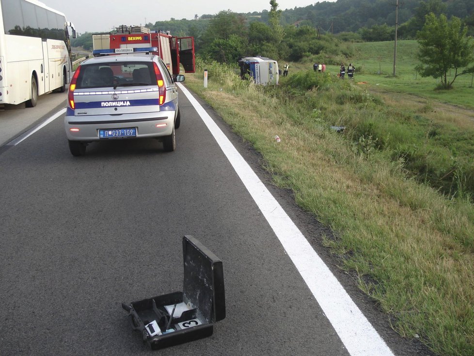 Autobus s českými a slovenskými turisty havaroval cestou z Řecka v Srbsku.