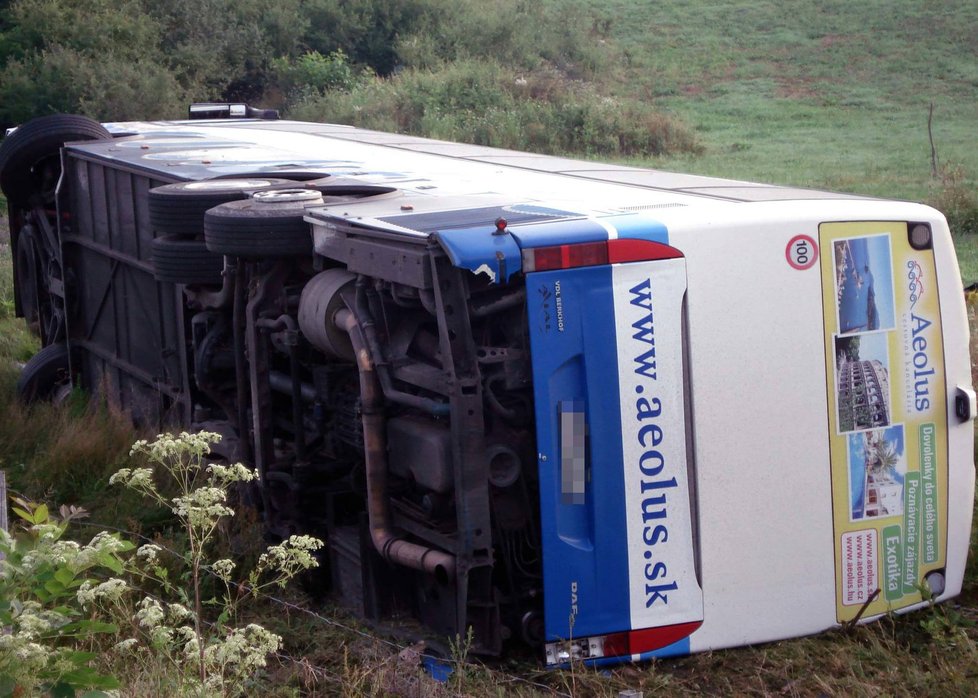 Autobus s českými a slovenskými turisty havaroval cestou z Řecka v Srbsku.