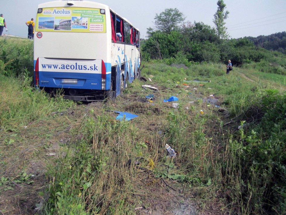 Autobus s českými a slovenskými turisty havaroval cestou z Řecka v Srbsku.