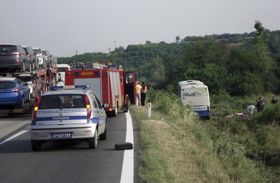 Autobus s českými a slovenskými turisty havaroval cestou z Řecka v Srbsku.