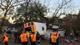 Autobus plný školáků havaroval ve městě Chattanooga v americkém státě Tennessee. Nejméně šest dětí zahynulo