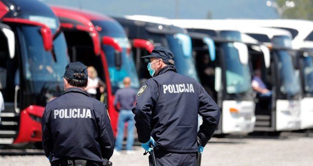 Nepříjemný závěr dovolené v Chorvatsku: Autobus plný Čechů drželi na hranicích!