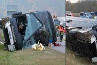 V Německu se převrátil autobus s dětmi, jedno zemřelo