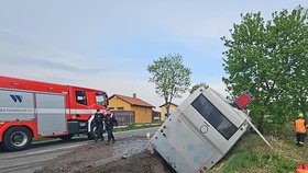 U Dublovic na Příbramsku havaroval autobus převážející předškolní děti.