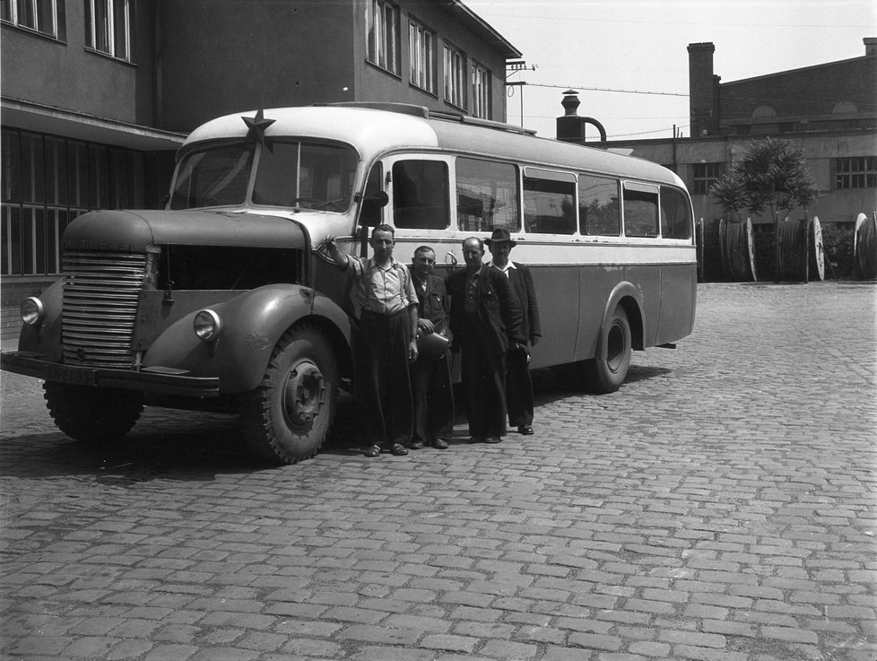 Tento autobus se jmenoval Praga NDO, jezdil v Brně od roku 1938 do roku 1965.