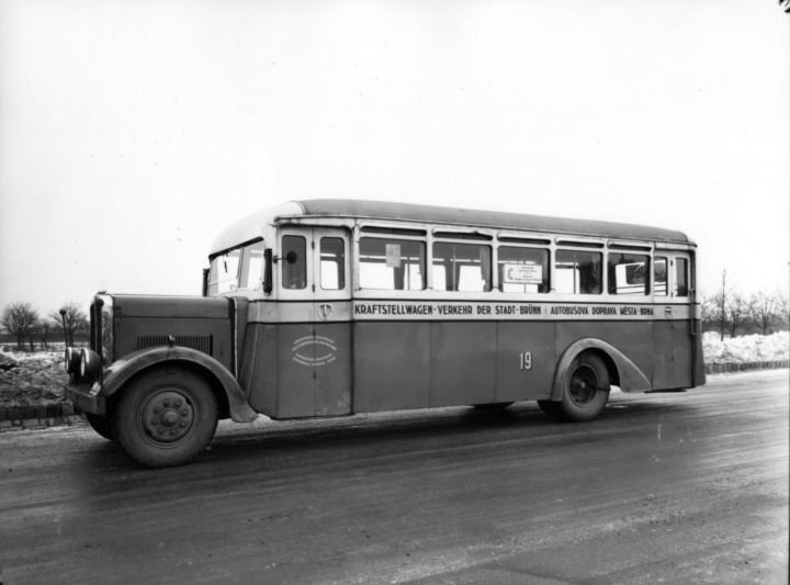 Sedm měsíců po slavnostní jízdě prvního autobusu v Brně, na konci roku 1930, dopravu zajišťovala desítka mohykánů.