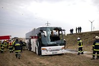 Autobus s Českou filharmonií v Rakousku sjel ze 7 metrů: 13 zraněných!