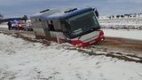 U Kouřimi havaroval autobus: Bylo v něm 24 dětí