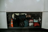 Řidič autobusu si všiml pohyblivého kufru: Byla v něm holčička (2)!