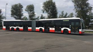 Praha vyzkouší další obří autobus. Mercedes pro linku na letiště má 21 metrů