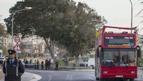 Při nehodě autobusu na Maltě umírali lidé.