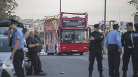 Při nehodě autobusu na Maltě umírali lidé.
