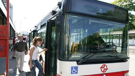 Čtvrteční stávka přituhuje: Jihomoravský kraj nechá autobusáky prošetřit! (Ilustrační foto)