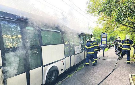 Autobus hořel v Teplicích.