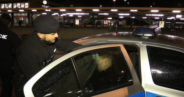 Kvůli výtržnictví v autobusu musela zasahovat policie.