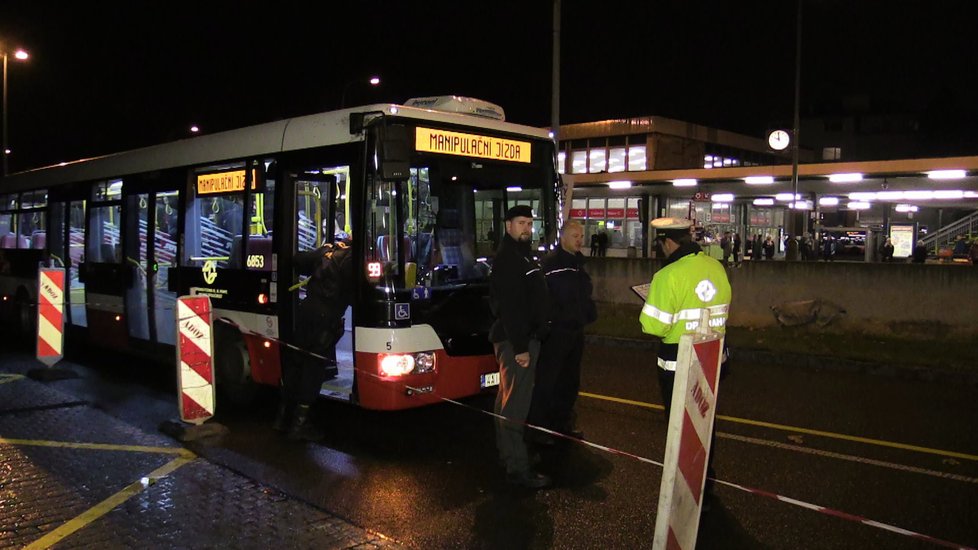 Kvůli výtržnictví v autobusu musela zasahovat policie.