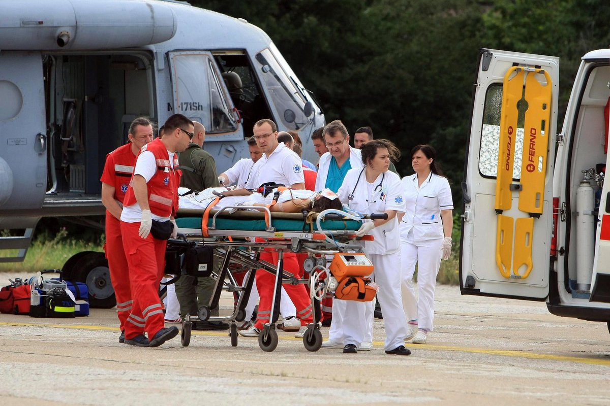 Nejvážněji zraněnou ženu a dvě děvčátka transportoval vrtulník do nemocnice v Záhřebu.