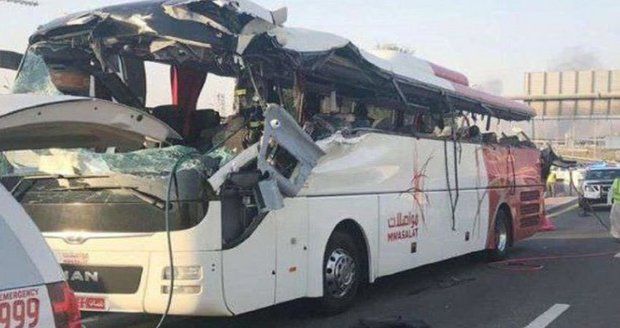 V Dubaji havaroval autobus s turisty. Mezi 17 mrtvými jsou i Evropané
