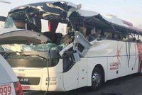 V Dubaji havaroval autobus s turisty. Mezi 17 mrtvými jsou i Evropané