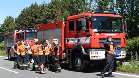 U Litovle havaroval autobus: Na místě je asi 25 zraněných