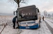 U Klášterce nad Orlicí boural kvůli náledí autobus se čtyřiceti cestujícími. Nikdo naštěstí nebyl zraněn.