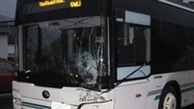 Při nehodě českého autobusu bylo zraněno 11 lidí.