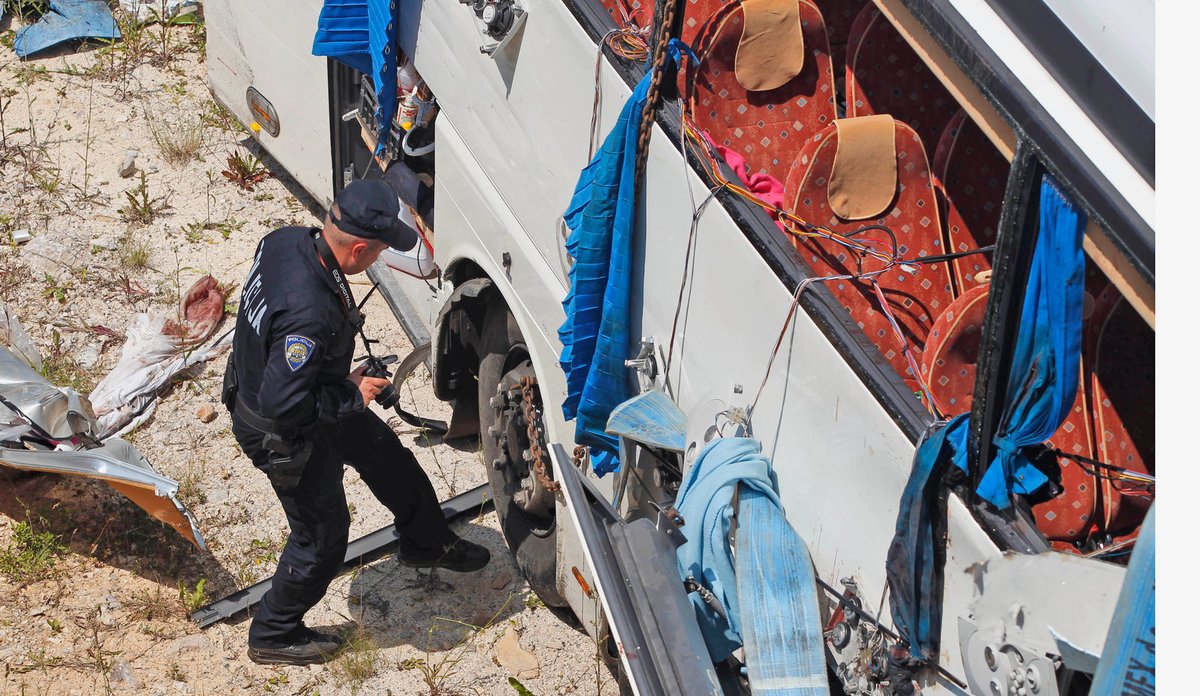 Policie ohledává místo tragédie.