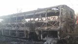 Autobus se 70 pasažéry se srazil s kamionem plným benzinu: Uhořelo 53 lidí, desítky zraněných